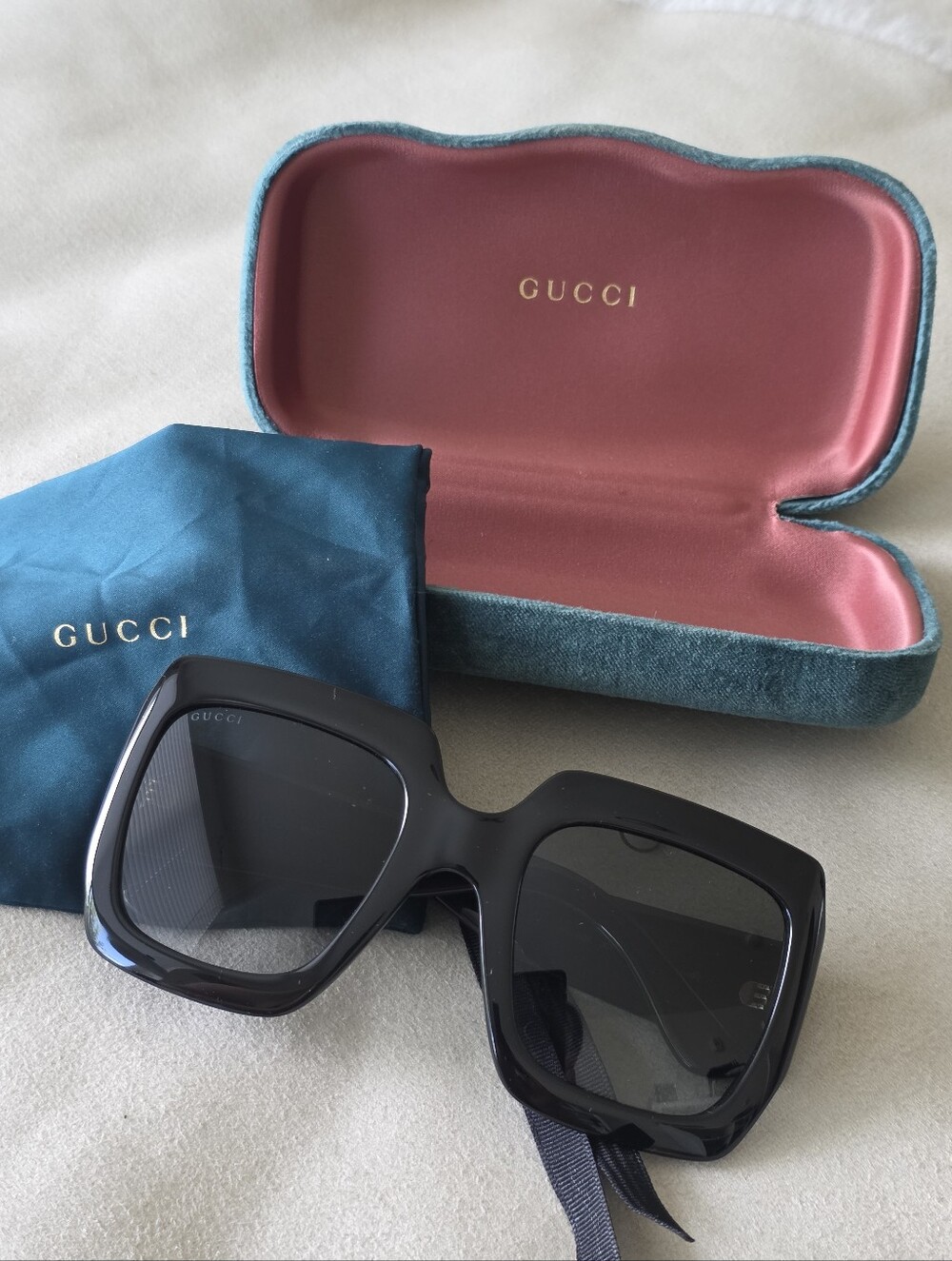 Gucci GG0053S 001 Oversized Square Black Sunglasses 54-25-140